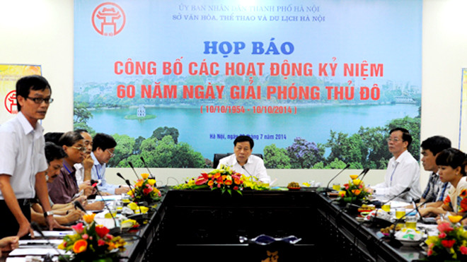 Trong chuỗi hoạt động kỷ niệm 60 năm ngày Giải phóng Thủ đô, Hà Nội sẽ bắn pháo hoa tại 30 điểm. Ảnh: Quỳnh Trang