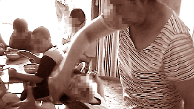 Những hình ảnh đánh đập trẻ tự kỷ tại Trường tiểu học chuyên biệt Anh Vương do PV ghi được