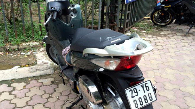 Chủ chiếc xe nói, xe bị mất khi chị vừa mua được một tuần. Ảnh: Nguyễn Hoàng