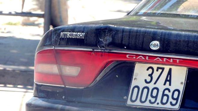 Chiếc xe Lào mang biển số giả