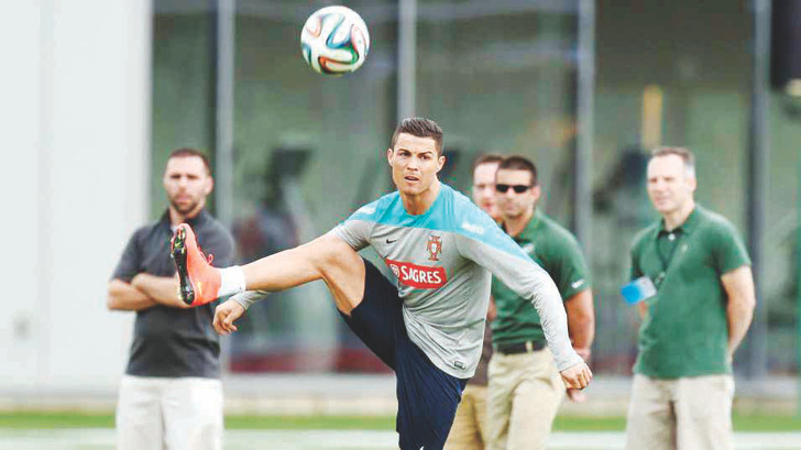 Ronaldo hướng tới danh hiệu cấp độ đội tuyển đầu tiên trong đời. Ảnh: AP