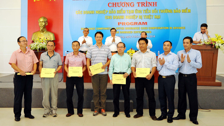 Các công ty bảo hiểm trao tiền tạm ứng cho DN bị thiệt hại trong vụ gây rối vừa qua 