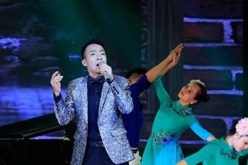 Ca sĩ Việt Hoàn kể kỉ niệm với thầy giáo cũ Bùi Gia Khánh và NSND Lê Dung.