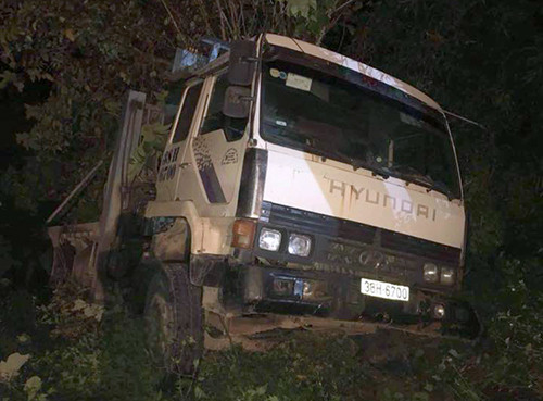 Ôtô tải gây tai nạn với ông Thiên. Ảnh: Đ.H