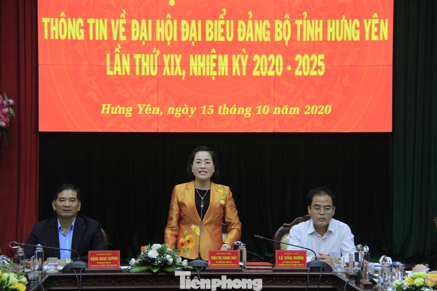 Bà Trần Thị Thanh Thủy, Trưởng ban Tuyên giáo Tỉnh ủy Hưng Yên cho biết, Đại hội Đảng bộ tỉnh Hưng Yên lần thứ XIX sẽ tường thuật trực tiếp tất cả các phiên làm việc để nhân dân theo dõi. Ảnh: Trường Phong
