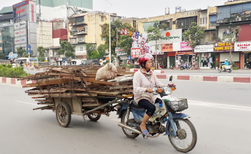 Hà Nội hiện còn nhiều xe máy cũ, nát, hết hạn sử dụng. Ảnh minh họa
