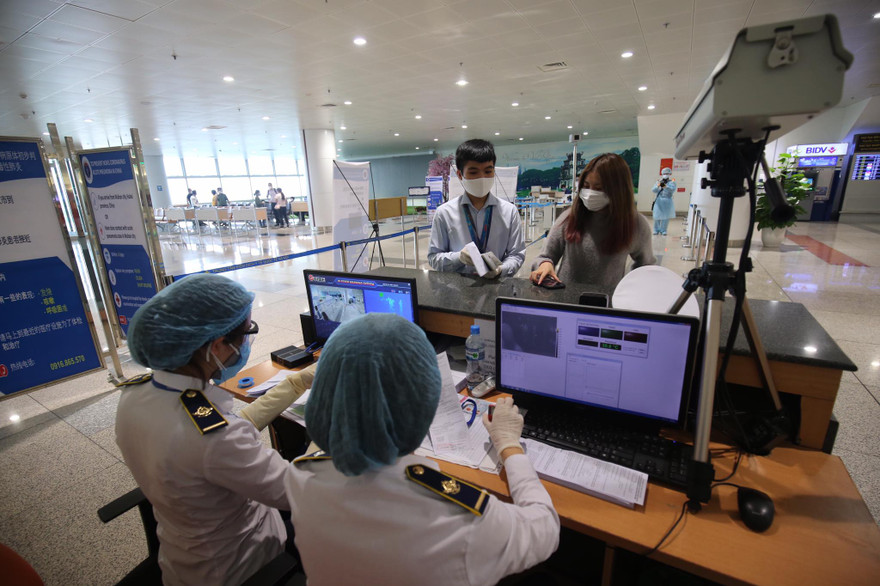 Trong thời gian tới, thành phố có thể đón 20.000 người Việt Nam từ nước ngoài về. Ảnh: Hoàng Mạnh Thắng.