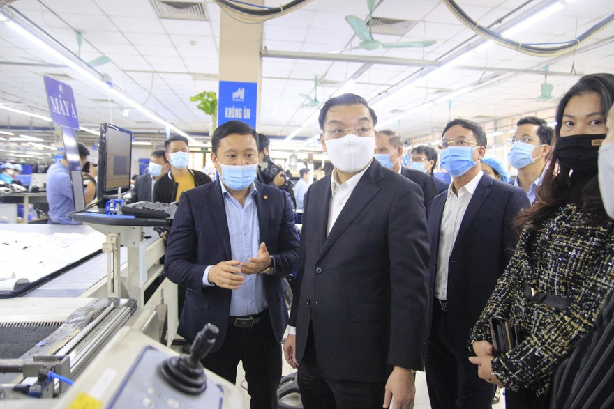 Chủ tịch UBND thành phố Hà Nội Chu Ngọc Anh kiểm tra công tác phòng chống dịch