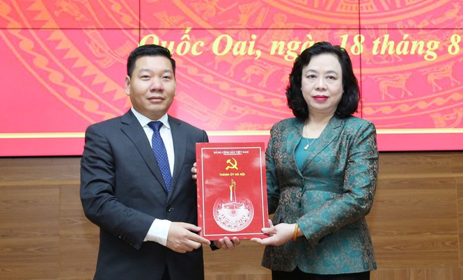 Ông Nguyễn Trường Sơn trong lễ nhận quyết định của Thành ủy Hà Nội mới đây. Ảnh: HNM