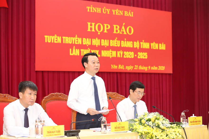 Chủ tịch UBND tỉnh Yên Bái Đỗ Đức Duy phát biểu tại họp báo. Ảnh: Như Ý