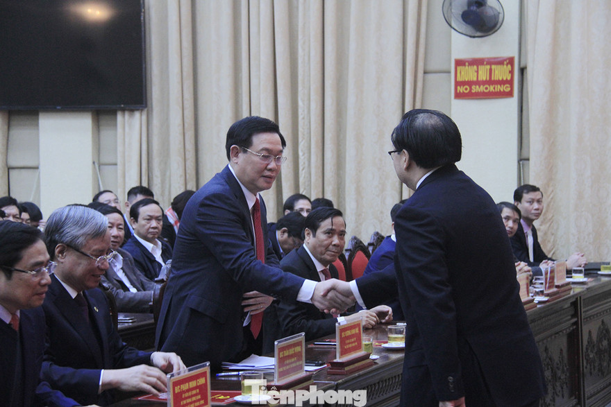 Khoảnh khắc nhậm chức của Bí thư Thành ủy Hà Nội Vương Đình Huệ