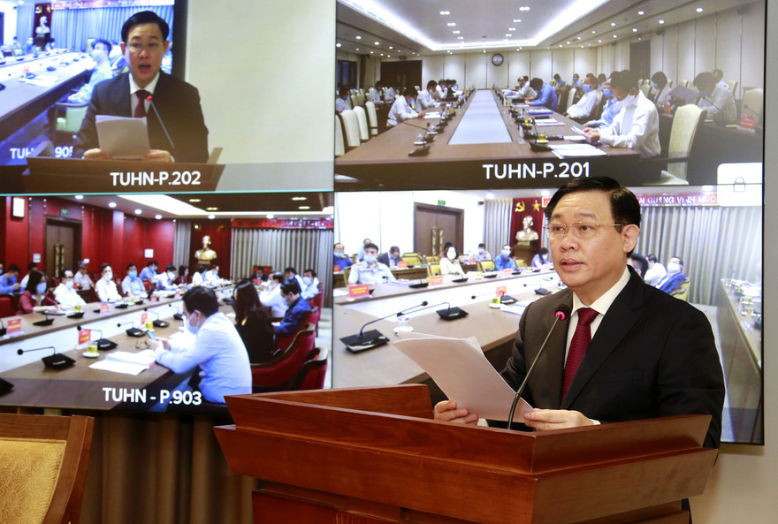 Bí thư Thành ủy Hà Nội Vương Đình Huệ phát biểu tại hội nghị