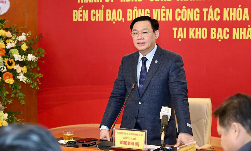 Bí thư Thành ủy Hà Nội Vương Đình Huệ phát biểu tại cuộc làm việc