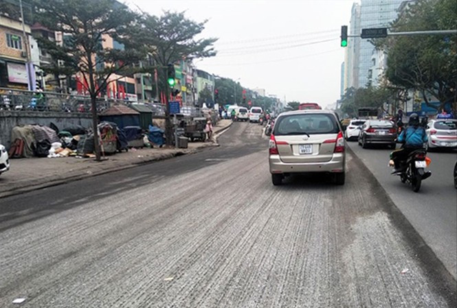 Chủ tịch Hà Nội yêu cầu không cải tạo hè đường sát Tết