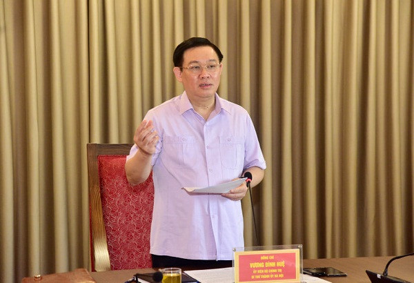 Bí thư Thành ủy Hà Nội Vương Đình Huệ phát biểu tại hội nghị