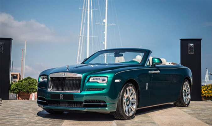 Mẫu mui trần Dawn với màu sơn ngọc lục bảo. Ảnh: Rolls-Royce.