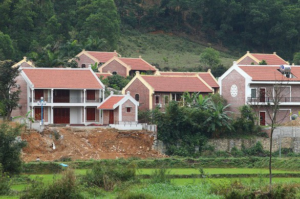 Trước đó, lãnh đạo UBND huyện Ba Vì bị kỷ luật cảnh cáo do để xảy ra nhiều vi phạm trong quản lý, sử dụng đất đai, quản lý trật tự xây dựng.