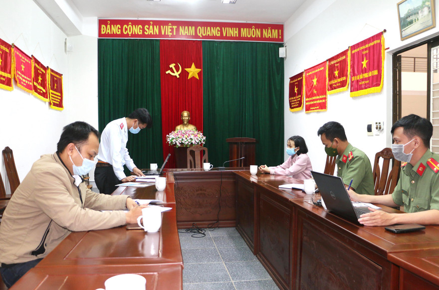 Lực lượng chức năng làm việc với các cá nhân vi phạm