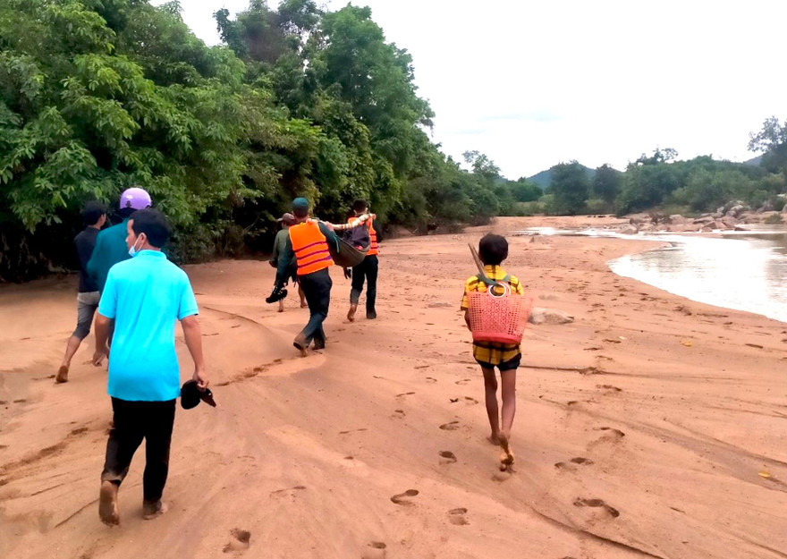 Lực lượng cứu hộ tìm thấy thi thể nạn nhân bị nước cuốn khoảng 3km từ vị trí ban đầu