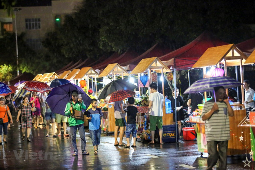 Sau nhiều lần lỡ hẹn, tối 11/5, tuyến phố đi bộ Trịnh Công Sơn đã chính thức được khai trương. (Ảnh: Minh Sơn/Vietnam+)