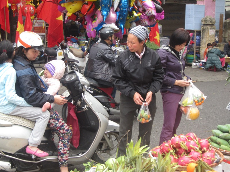 Nhộn nhịp mua sắm ngày 30 Tết