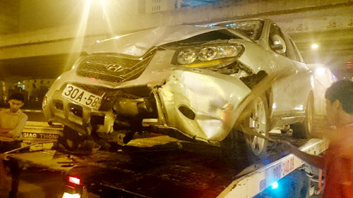 Chiếc Santafe bị hư hỏng nặn sau vụ tai nạn. Ảnh: Thanh Hà.