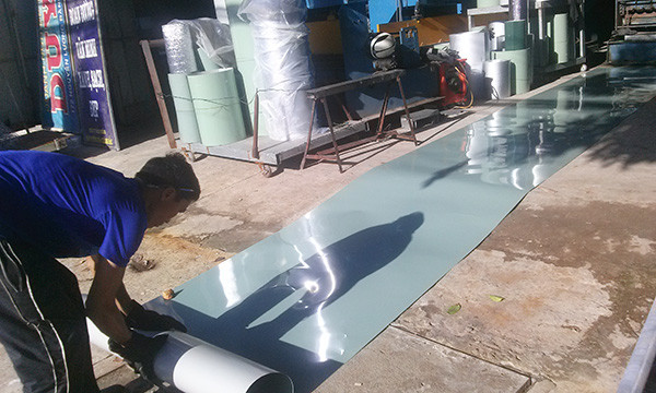 Một cửa hàng bán tôn kém chất lượng tại Đà Nẵng.