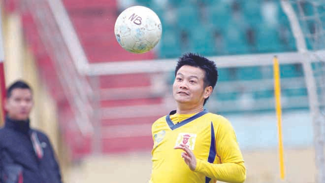 Văn Quyến quyết định giải nghệ khi không còn được tin dùng, dù V.Ninh Bình đã mất hết cầu thủ trụ cột do cá độ. Ảnh: VSI 