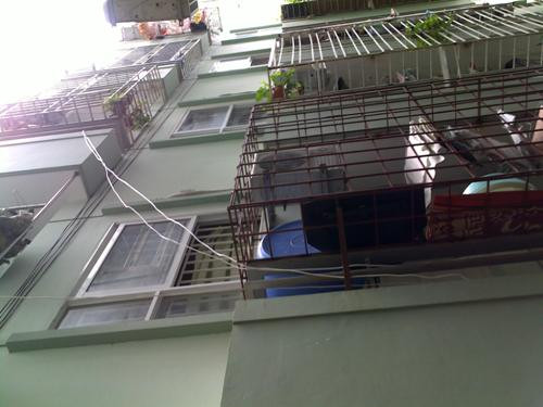 Canh bạc chung cư mini