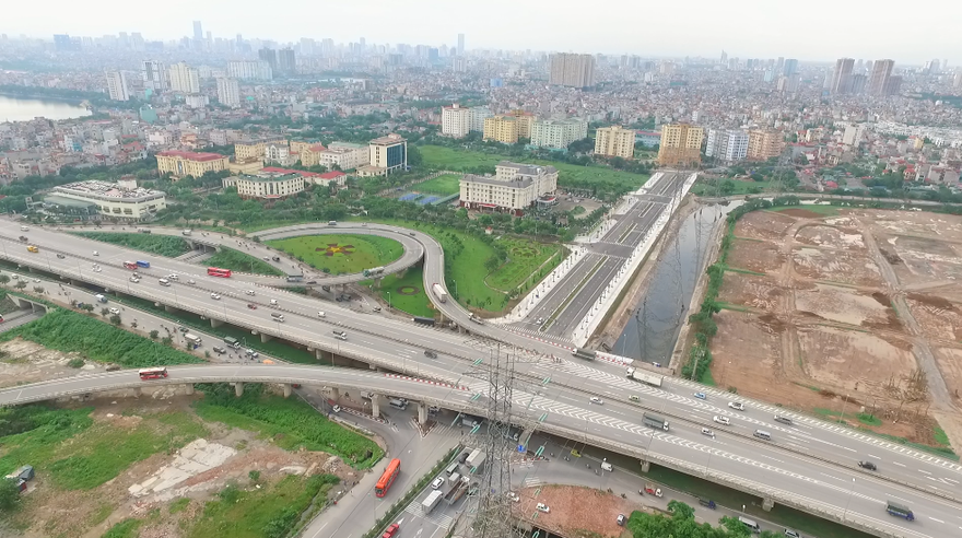 Đường Khu Trung tâm hành chính Quận Hoàng Mai (giai đoạn 1) mới được khánh thành đầu tháng 7/2016. Điểm đầu của đường giao cắt với đường gom vành đai 3, điểm cuối giao với đường vào khu Đồng Tàu (Phường Thịnh Liệt)