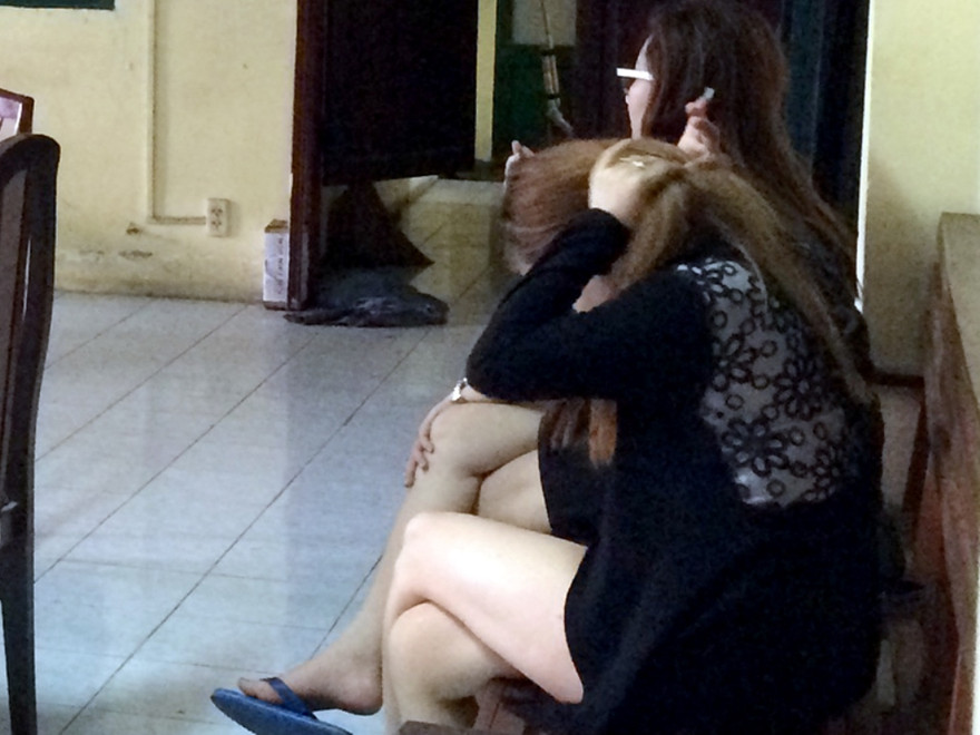 Các "chân dài" bị bắt quả tang