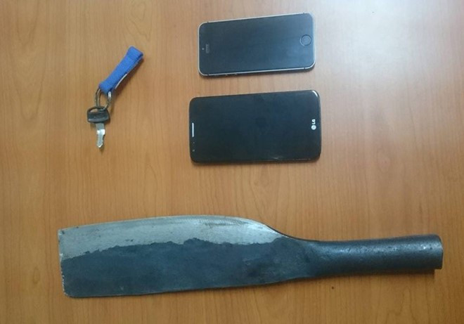 Con dao tang vật bị thu giữ sau vụ ẩu đả. Ảnh: Zing