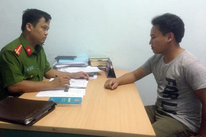 Đối tượng Phạm Trung Hiếu tại cơ quan điều tra. Ảnh: Zing