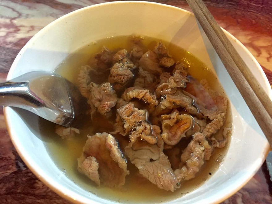 Khách hoảng khi chủ quán tính giá 130.000 đồng/ bát bắp bò trần