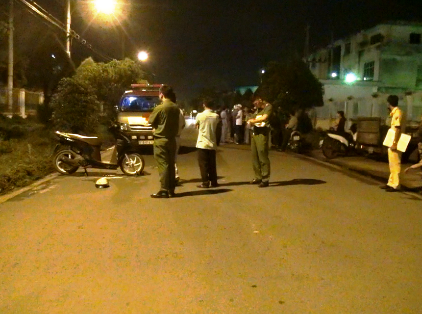 Công an phong tỏa hiện trường để khám nghiệm