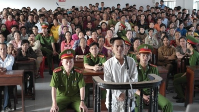 Nghịch tử Phương tại tòa