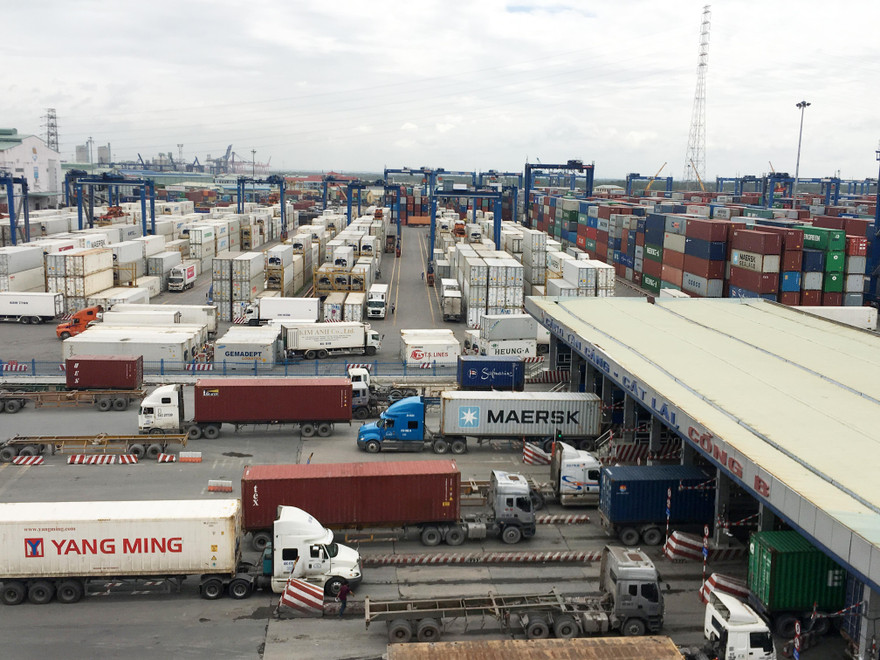 Cảng Cát Lái ùn tắc vì ảnh hưởng của dịch COVID-19, giãn cách xã hội theo Chỉ thị 16. Ảnh: Tuấn Nguyễn