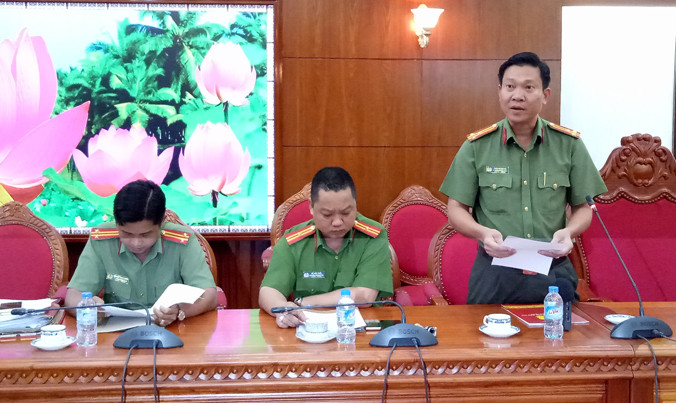 Thượng tá Trần Hoàng Độ, Phó trưởng Phòng tham mưu Công an thành phố Cần Thơ phát biểu. Ảnh: Hòa Hội.