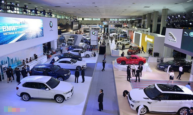 Trong nước, giá bán xe ôtô nhiều hãng đã giảm rất mạnh so với đầu năm. Ảnh: Lê Hiếu.