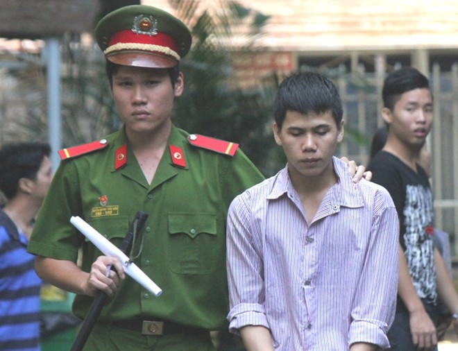 Tuấn Em bị dẫn giải sau phiên tòa