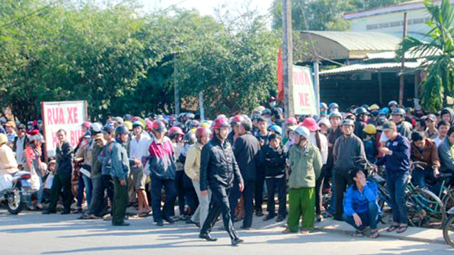 Hàng ngàn người chờ xem thực nghiệm hiện trường vụ án mạng