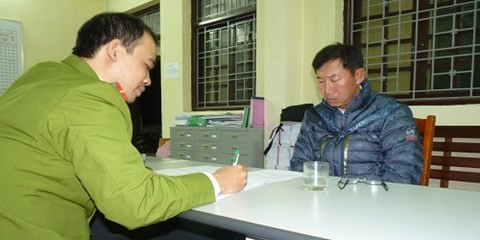 Yim Jong Ha đang khai báo tại cơ quan công an