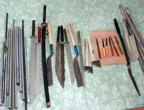 Một phần hung khí được Cảnh sát Bình Dương thu giữ. Ảnh: Nguyệt Triều