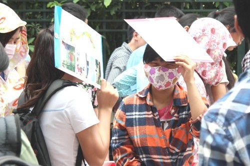 Quy định người không có hộ khẩu tại Hà Nội muốn thi công chức phải có bằng thạc sĩ, tiến sĩ theo độ tuồi nhất định nhận được nhiều ý kiến trái chiều. Ảnh minh họa