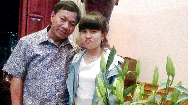 Hai cha con nạn nhân. Ảnh: Facebook Nguyễn Thị Thủy