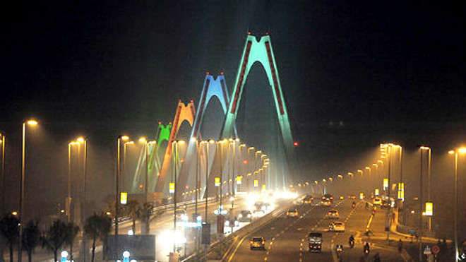 Nhiều người tiếc nuối vì không được đi bộ lên cầu Nhật Tân