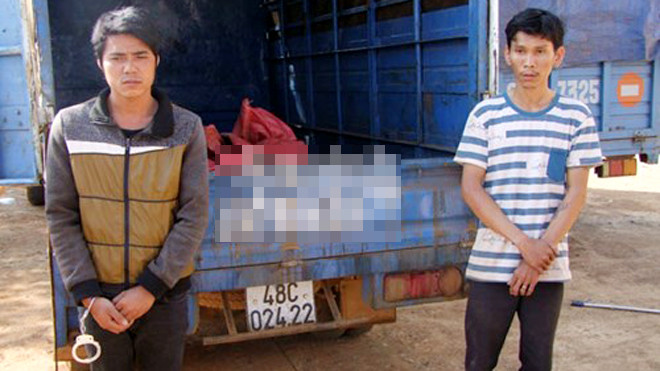 Đối tượng Nam và Vũ cùng tang vật vụ án