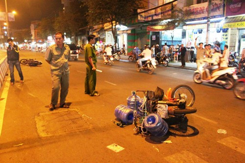 Hiện trường vụ cướp bỏ chạy gây tai nạn khiến một người nguy kịch