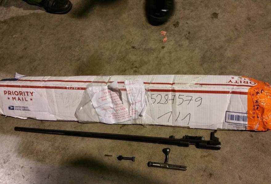 Các bộ phận tháo rời của khẩu súng mà Trung tâm an ninh hàng không phát hiện thu giữ