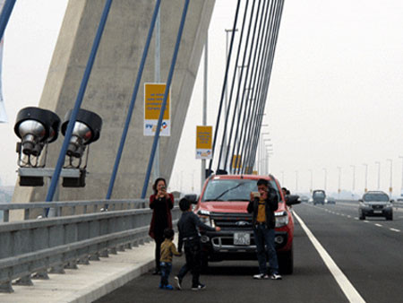 Hà Nội sẽ có phương án tạo điều kiện cho người dân tham quan cầu Nhật Tân